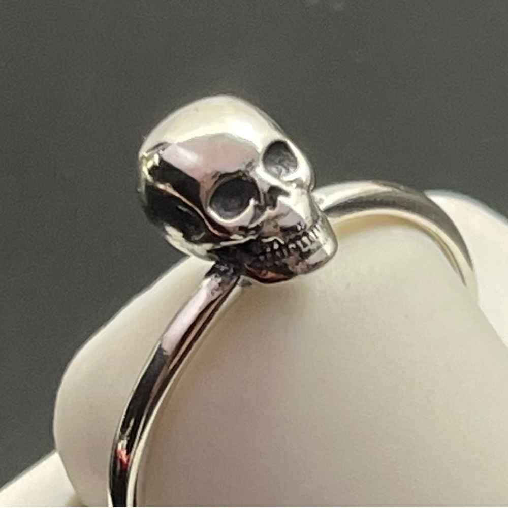 Size 8 Solid 925 Silver Skull Ring - image 1